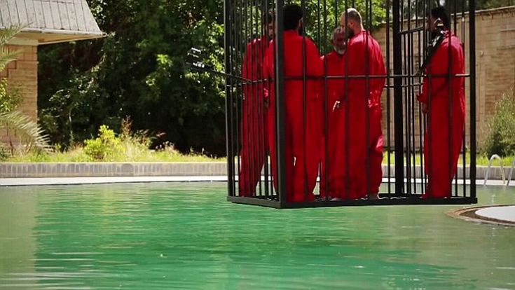 Το Ισλαμικό Κράτος έπνιξε «κατασκόπους» μέσα σε κλουβί