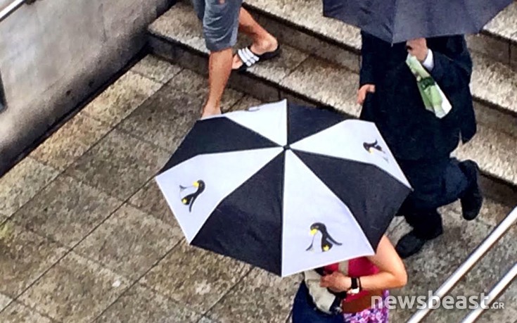 Βγήκαν ξανά οι ομπρέλες στην Αθήνα