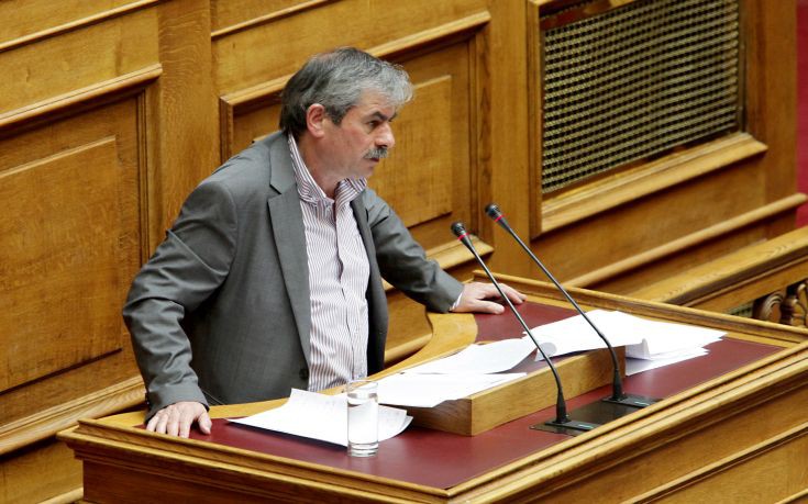 Πετράκος: Ο ΣΥΡΙΖΑ μεταλλάσσεται σε μνημονιακό κόμμα