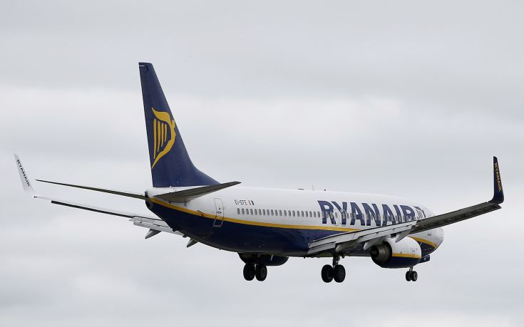 Η Ryanair αποζημιώνει επιβάτη που τραυματίστηκε στα γεννητικά όργανα από καυτό τσάι
