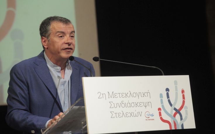 Θεοδωράκης: Δεν έχουμε άλλη λύση για τα παιδιά μας από το να ψηφίσουμε τη συμφωνία