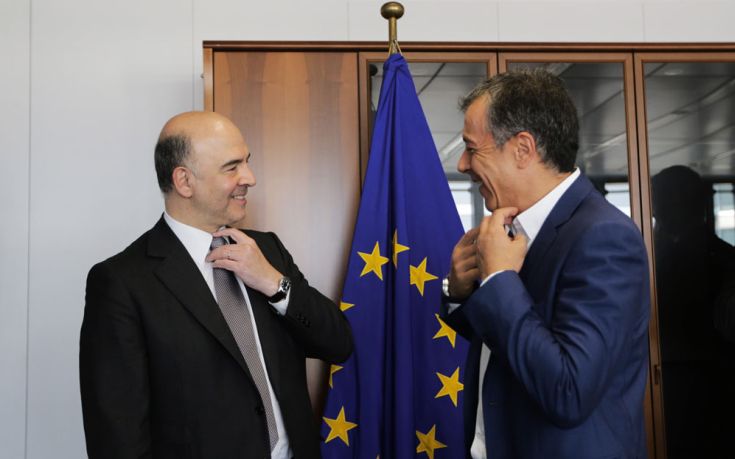 Θεοδωράκης και Μοσκοβισί συζήτησαν για τη συμφωνία του Eurogroup