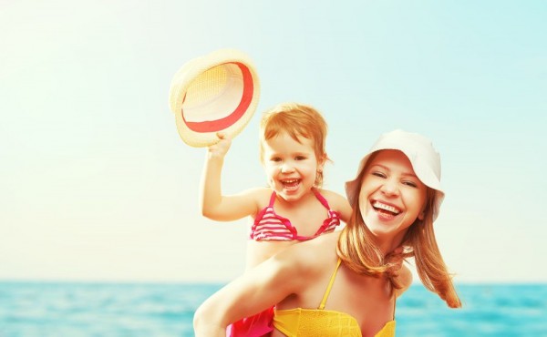 Πέντε συμβουλές για ανέμελες στιγμές στην παραλία με τα παιδιά