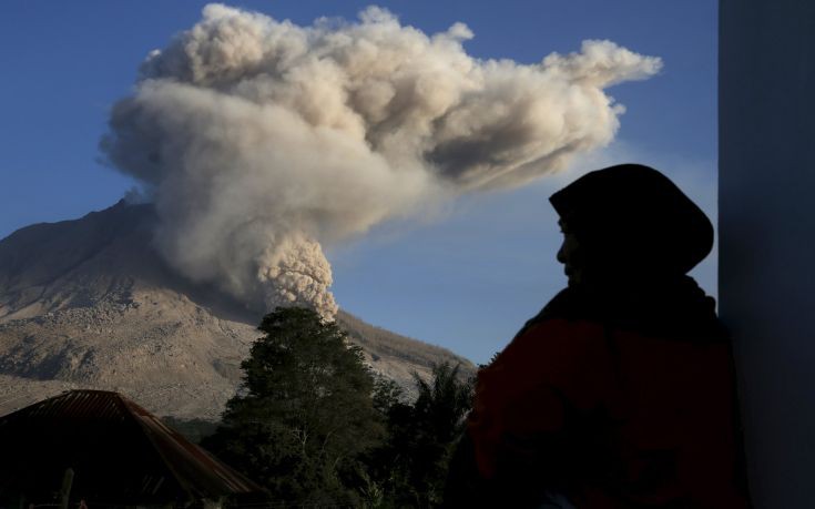 Εμπόδια στις αερομεταφορές της Ινδονησίας λόγω έκρηξης ηφαιστείου