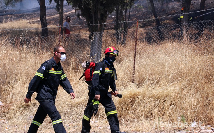 Σε ύφεση οι πυρκαγιές στη Δυτική Αττική