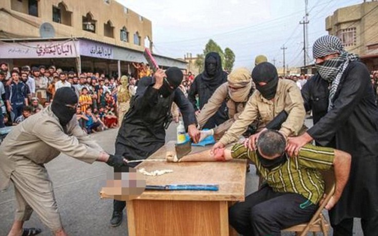 Εικόνες &#8211; σοκ από δημόσιους ακρωτηριασμούς του ISIS