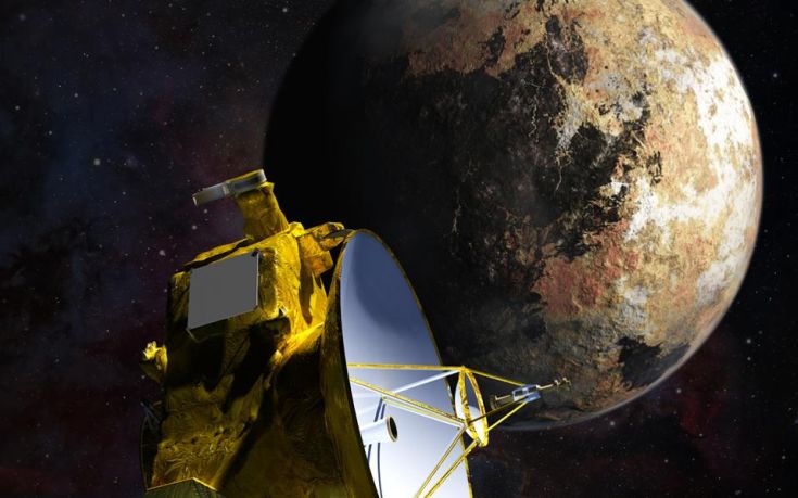 Εικαστική απεικόνιση του New Horizons κατά το πέρασμά του από τον Πλούτωνα, το οποίο θα γίνει μεθαύριο Τρίτη, 14 Ιουλίου, στις 3 το μεσημέρι ώρα Ελλάδος. Αποχρώσεις του κόκκινου και του καφέ εμφανίζουν οι πρώτες έγχρωμες εικόνες του Πλούτωνα, ενώ στο βάθος διακρίνεται ο μεγάλος δορυφόρος του πλανήτη, ο Χάροντας (φωτ.: NASA).