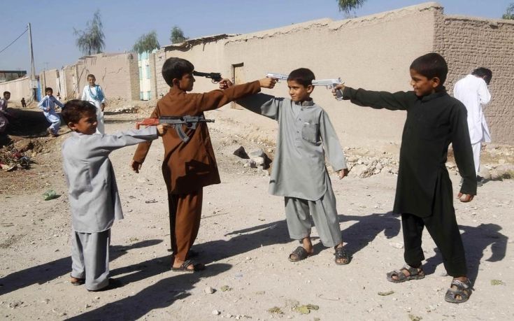 Τέλος στη πώληση πλαστικών όπλων σε παιδιά στο Αφγανιστάν