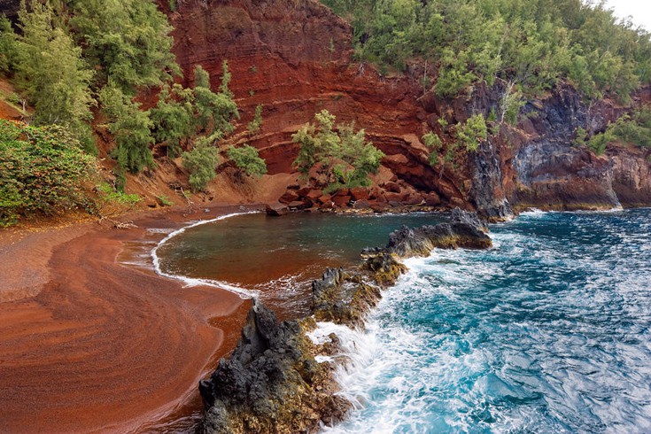 Οι πιο πολύχρωμες παραλίες του πλανήτη Γη