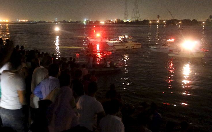 People gather along the banks of the Nile River during a search for the victims of a boat accident on the River Nile in the Warraq area of Giza, Egypt, early July 23, 2015. At least 15 people drowned when a small boat collided with a barge and capsized on the Nile River near Cairo on Wednesday night, Egypt's interior ministry said in a statement.REUTERS/Mohamed Abd El Ghany