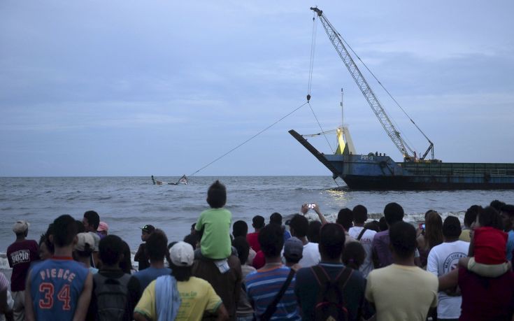 Αυξάνονται οι νεκροί του ναυαγίου στις Φιλιππίνες