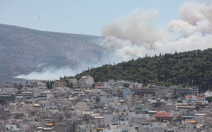 Δύο πυρκαγιές στην Αθήνα αυτή την ώρα