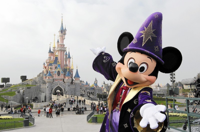 Η Κομισιόν ερευνά την Disneyland για χρεώσεις ανάλογα με την εθνικότητα