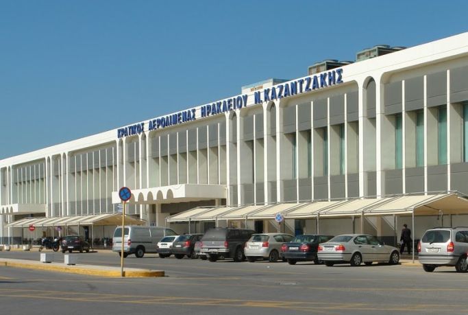 Συλλήψεις για πλαστά ταξιδιωτικά έγγραφα στο αεροδρόμιο Ηρακλείου