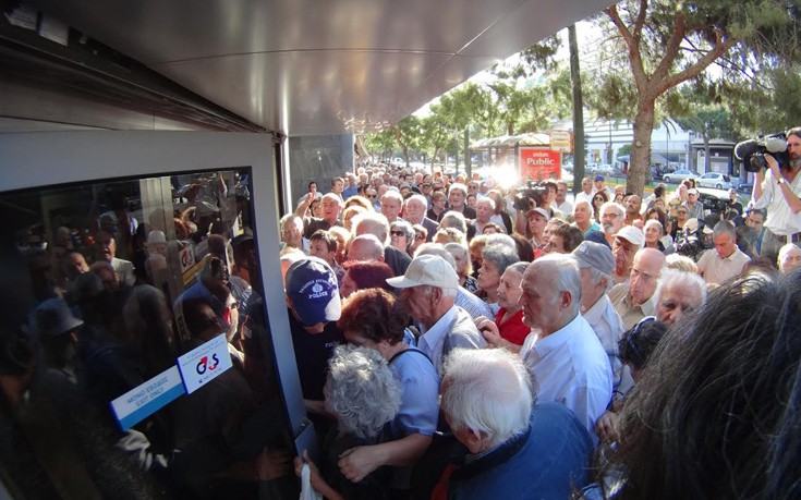 Ένας χρόνος από την ανακοίνωση του δημοψηφίσματος και τα capital controls