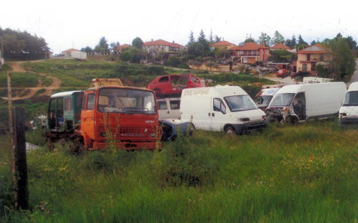 «Νεκροταφείο» αυτοκινήτων στο Λαγκαδά Θεσσαλονίκης