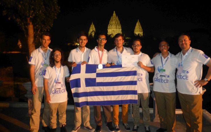 Χάλκινοι επιστρέφουν Έλληνες μαθητές από την Ολυμπιάδα Αστρονομίας