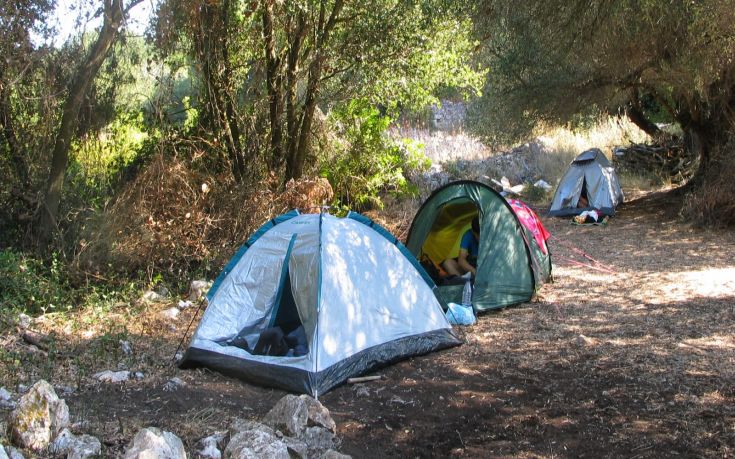 Συλλήψεις για παράνομο camping στη Λίμνη Πρέβελη
