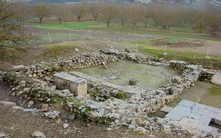 Τείχος και ιερό στην ανασκαφή της αρχαίας Φενεού