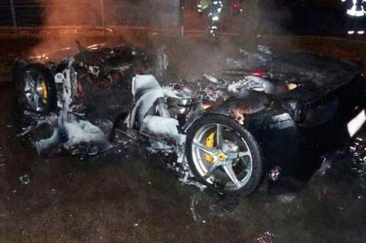 Πλουσιόπαιδο έκαψε τη Ferrari του για να πάρει καινούργια