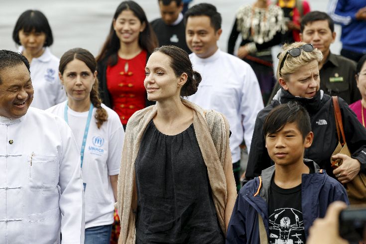 Η Αντζελίνα Τζολί επισκέφτηκε εργάτριες στη Μιανμάρ
