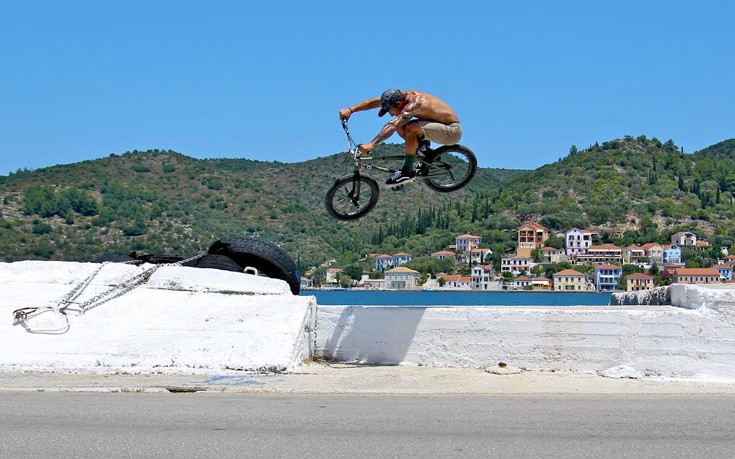 Ένα διαφορετικό non-stop BMX tour στα νησιά του Ιονίου