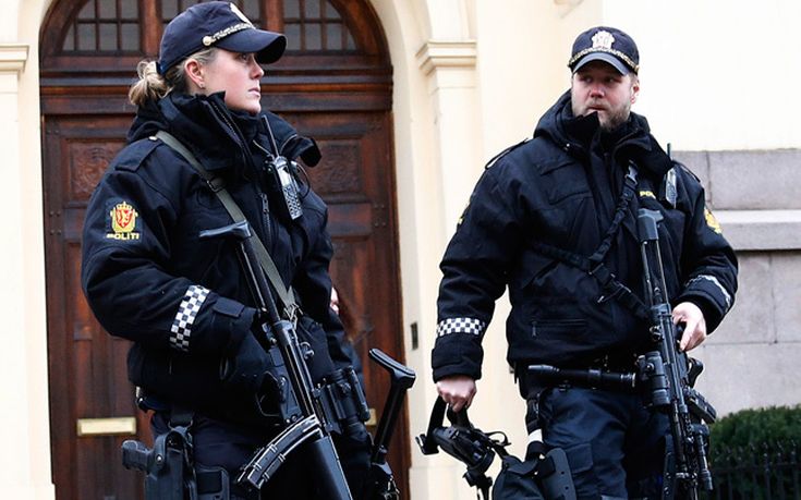 Αστυνομικοί με όπλα στη Νορβηγία μετά την επίθεση στη Σουηδία