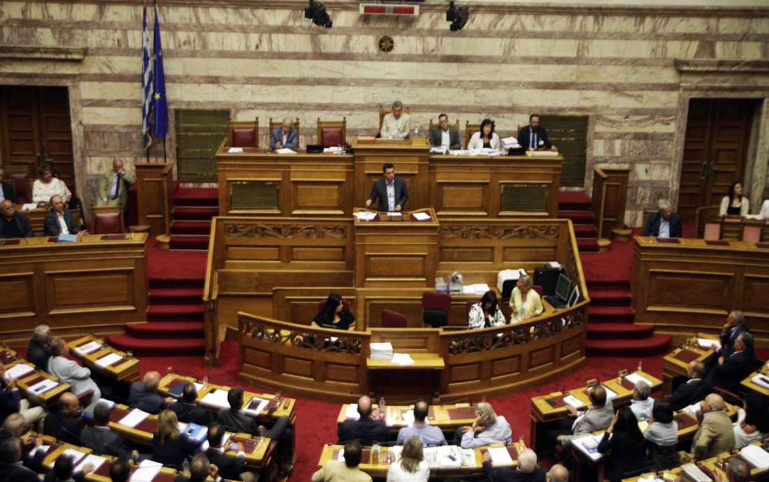 Υπερψηφίστηκε το μνημόνιο με τεράστιες απώλειες για το ΣΥΡΙΖΑ