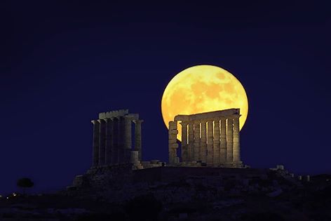 Φαντασμαγορικό ελληνικό φεγγάρι