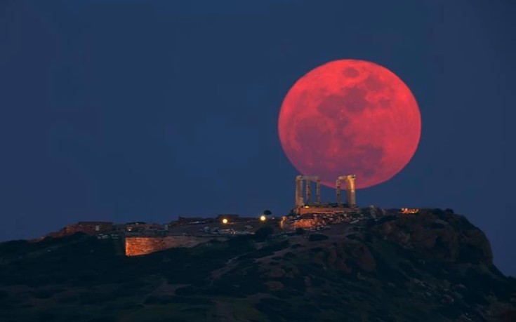 Φαντασμαγορικό ελληνικό φεγγάρι