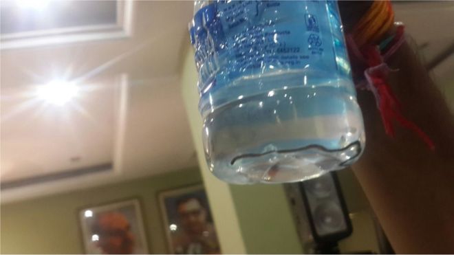 Βρήκαν ζωντανό φίδι μέσα σε μπουκάλι εμφιαλωμένου νερού