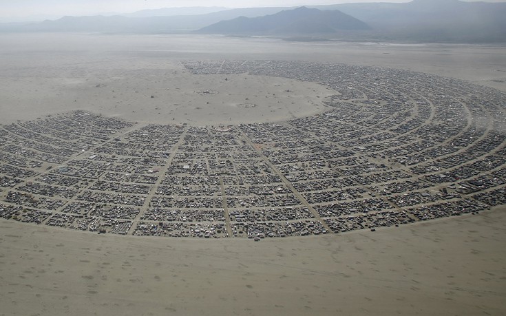 Η αυτοσχέδια πόλη στην έρημο που «ζει» για επτά μέρες
