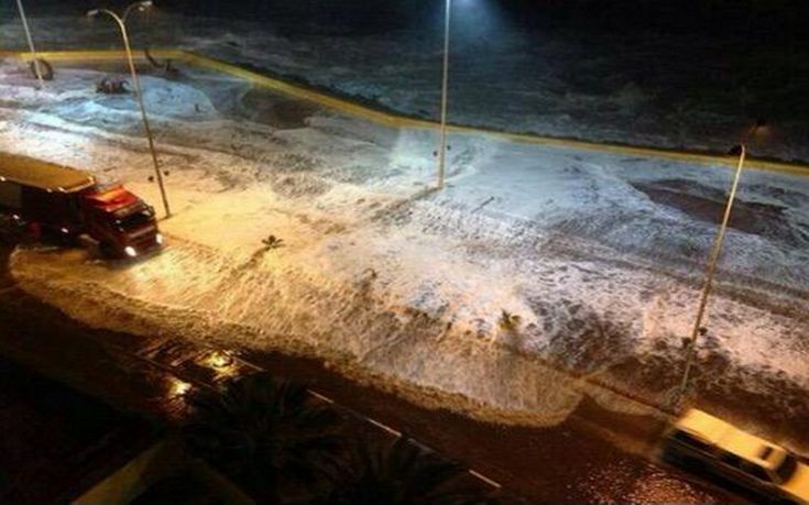 Κύματα 4,5 μέτρων πλήττουν τις ακτές της Χιλής μετά τον ισχυρό σεισμό