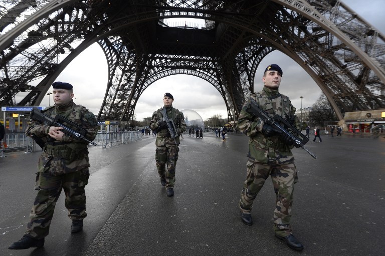 Συναγερμός για εισβολή στον πύργο του Άιφελ στο Παρίσι