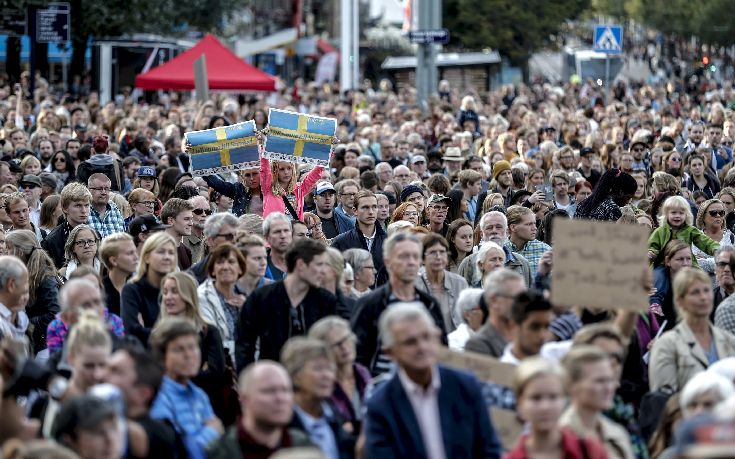 Μεγάλη διαδήλωση στη Σουηδία υπέρ των μεταναστών