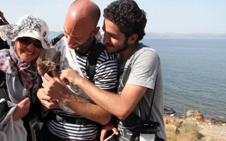 Σύρος πρόσφυγας έφτασε στην Ελλάδα με το γατάκι του