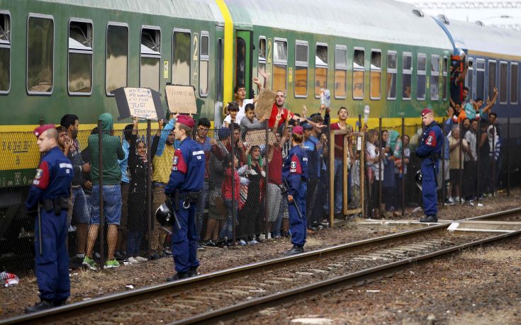 ΟΥΓΓΑΡΙΑ ΜΠΙΤΣΚΕ ΜΕΤΑΝΑΣΤΕΣ ΠΡΟΣΦΥΓΕΣ ΤΡΕΝΟ