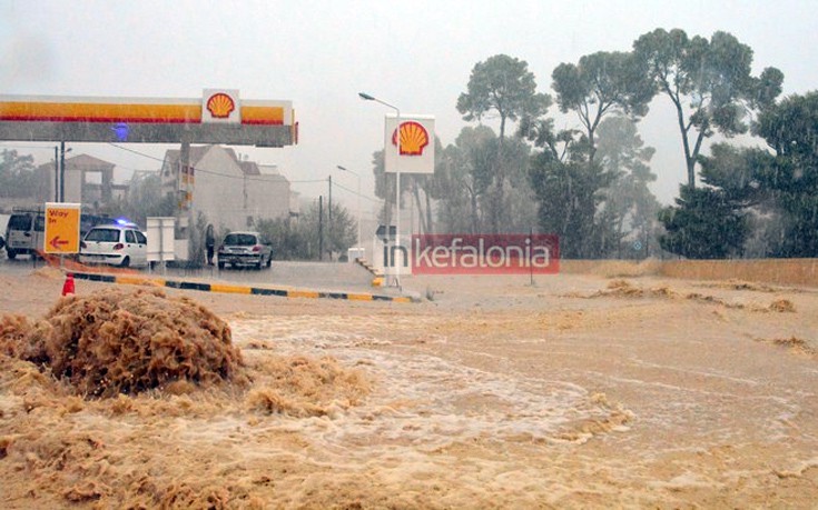 Σε κατάσταση έκτακτης ανάγκης η Κεφαλονιά από τις θεομηνίες