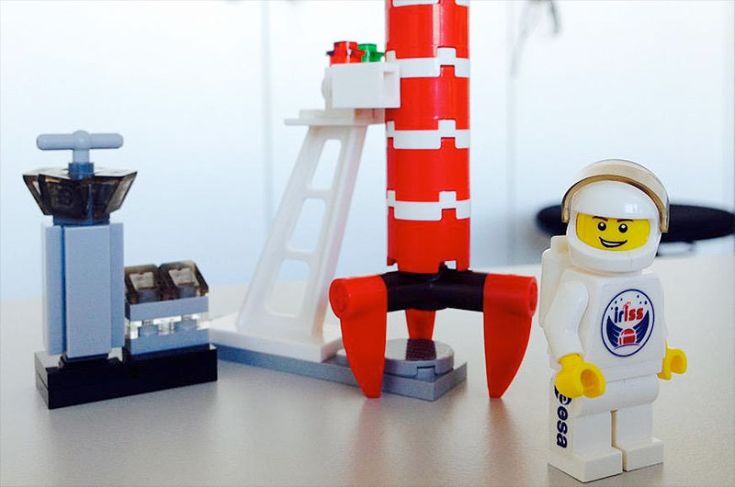 Πλαστικές φιγούρες της Lego πέταξαν στο διάστημα