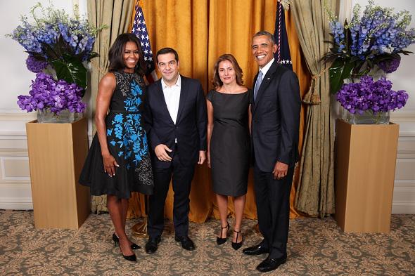 Το twitter τρολάρει την εικόνα του ζεύγους Τσίπρα με τους Ομπάμα