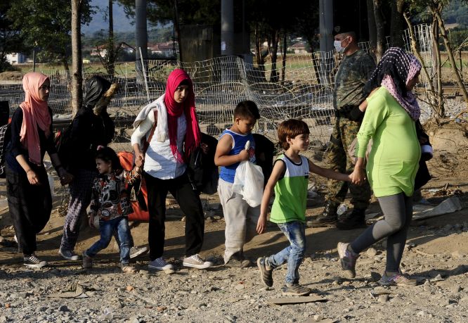 Με τα πόδια προσπαθούν να φτάσουν στην ουδέτερη ζώνη πάνω από 1.000 πρόσφυγες