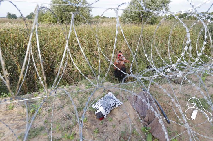 Η Ουγγαρία θα εξετάσει το ενδεχόμενο ενός «διαδρόμου» για τη διέλευση προσφύγων