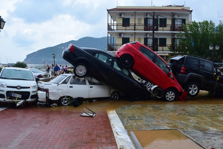 Κατεστραμμένο τοπίο άφησε η κακοκαιρία στη Σκόπελο