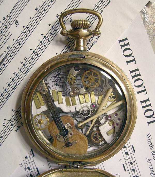 Μικροσκοπικά γλυπτά από παλιά ρολόγια