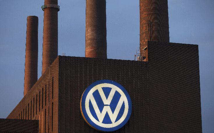 «Η Volkswagen βάζει τη Γερμανία στο εδώλιο του κατηγορουμένου, όπου κάθισε και ο Τσίπρας»