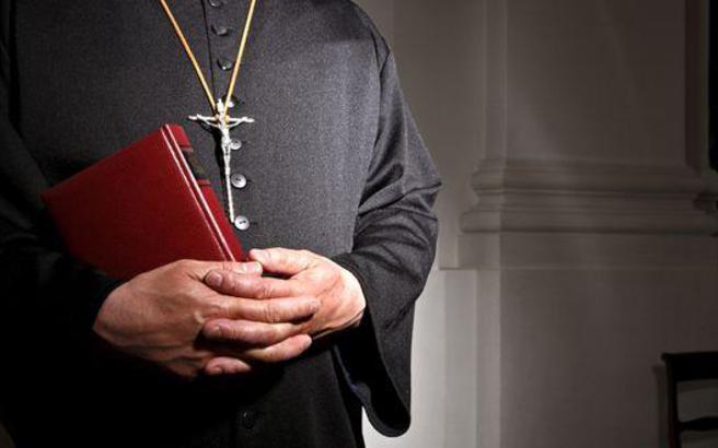 Σοκαριστική καταγγελία: Ιερέας με βίαζε για να με «θεραπεύσει» από την ομοφυλοφιλία