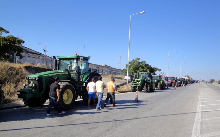 «Προειδοποιητικά πυρά» από τους αγρότες της βόρειας Ελλάδας