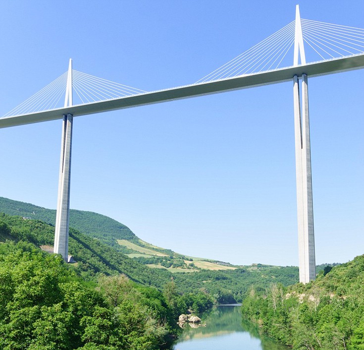Γαλλία. Δείχνει να είναι η πιο ασφαλής γέφυρα της «συλλογής». Ωστόσο η γέφυρα Millau Viaduct στη Γαλλία βρίσκεται σε τόσο μεγάλο ύψος που πολλές φορές βρίσκεται πάνω από τα σύννεφα. Στο υψηλότερο σημείο της είναι ψηλότερη και από τον Πύργο του Άιφελ. 