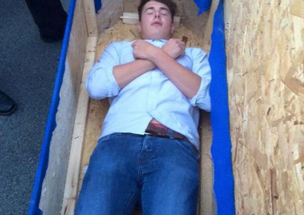 guys-throw-a-funeral-for-their-friend-who-left-them-for-a-girl-4-photos-7 guys-throw-a-funeral-for-their-friend-who-left-them-for-a-girl-4-photos-7