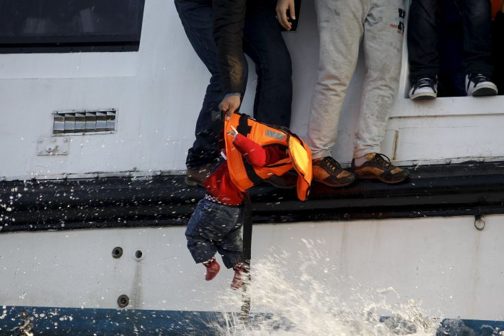 Νεκρό 3χρονο προσφυγόπουλο που πέταξε στη θάλασσα Τούρκος διακινητής